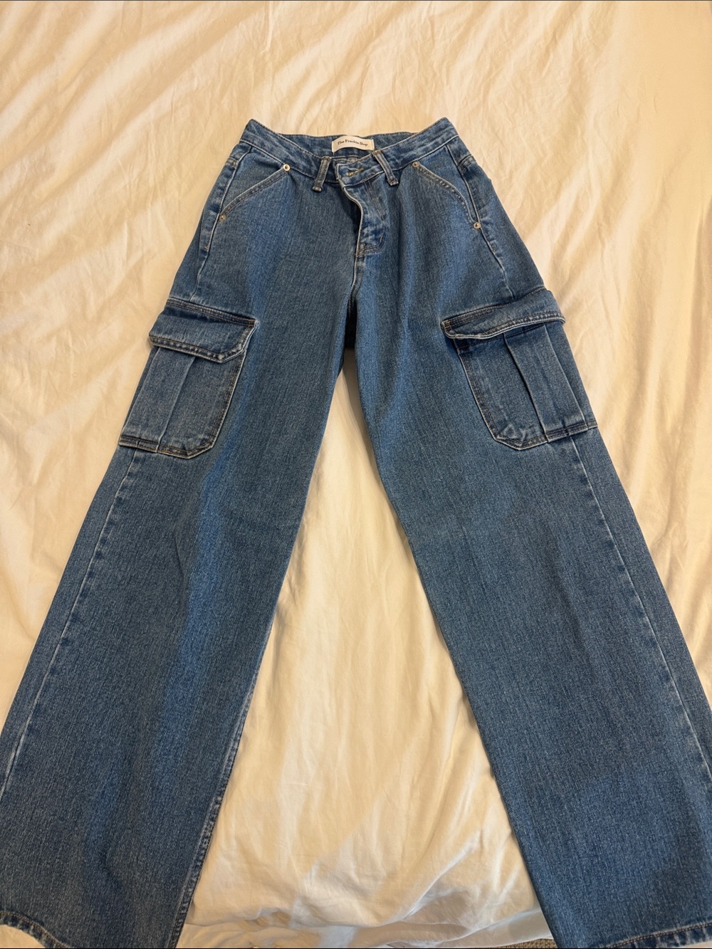 The Frankie Shop Wide-Leg Cargo Jeans in Blue Denim